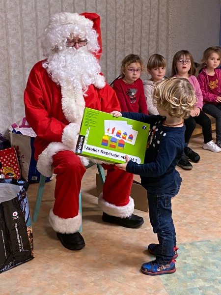 Un Noël Plein De Surprises Un Noël plein de surprises! – Ecole St Joseph Coëx