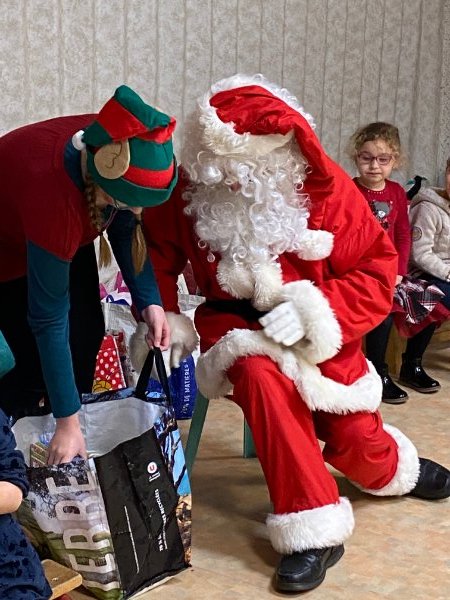 Un Noël Plein De Surprises Un Noël plein de surprises! – Ecole St Joseph Coëx