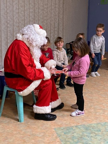 Un Noël Plein De Surprises Un Noël plein de surprises! – Ecole St Joseph Coëx